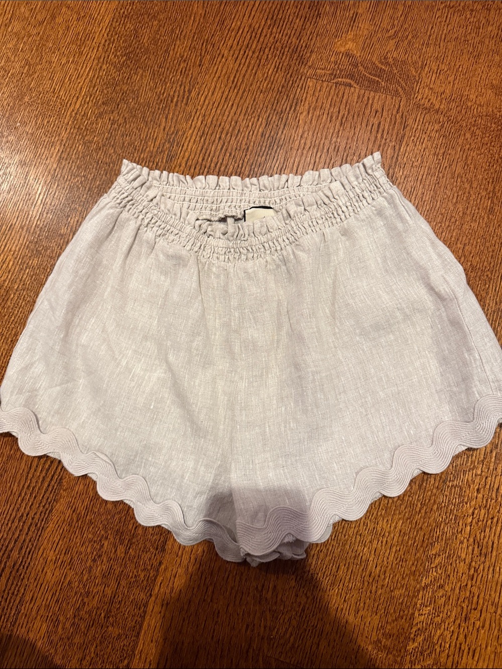 Tuckernuck Ava short in natural linen